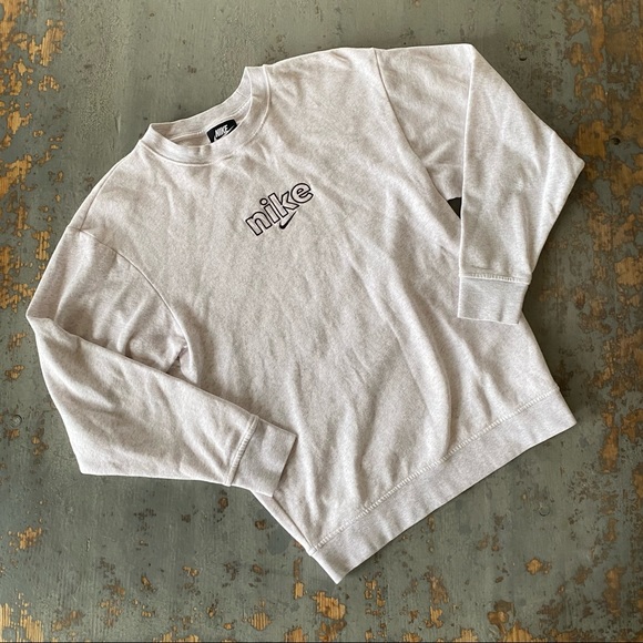Nike Tops - Nike Sweatshirt